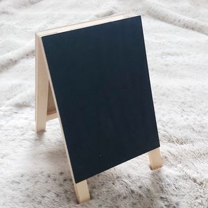 🎨 Chalkboard Easel